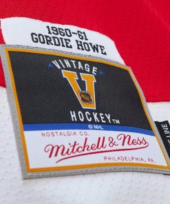 Alternative view of Gordie Howe Detroit Red Wings Captain Patch 1960/61 Blue Line Player Jersey - Red