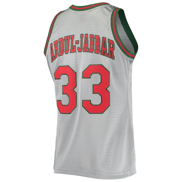 Kareem Abdul-Jabbar Milwaukee Bucks 75th Anniversary 1971/72 Hardwood Classics Swingman Jersey - Silver - Image 3
