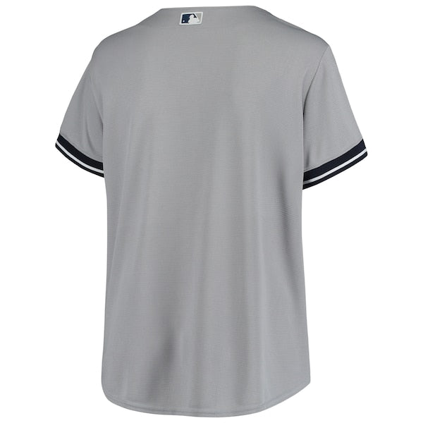 New York Yankees Women's Plus Size Road Replica Team Jersey - Gray - Image 3
