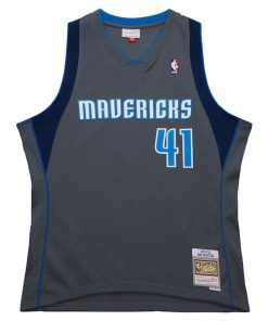 Alternative view of Dirk Nowitzki Dallas Mavericks 2003/04 Hardwood Classics Swingman Jersey - Gray