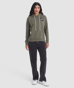 Alternative view of Philadelphia Eagles Nike Women's 2025 Salute to Service Sideline Standard Issue Dri-FIT Hoodie - Olive