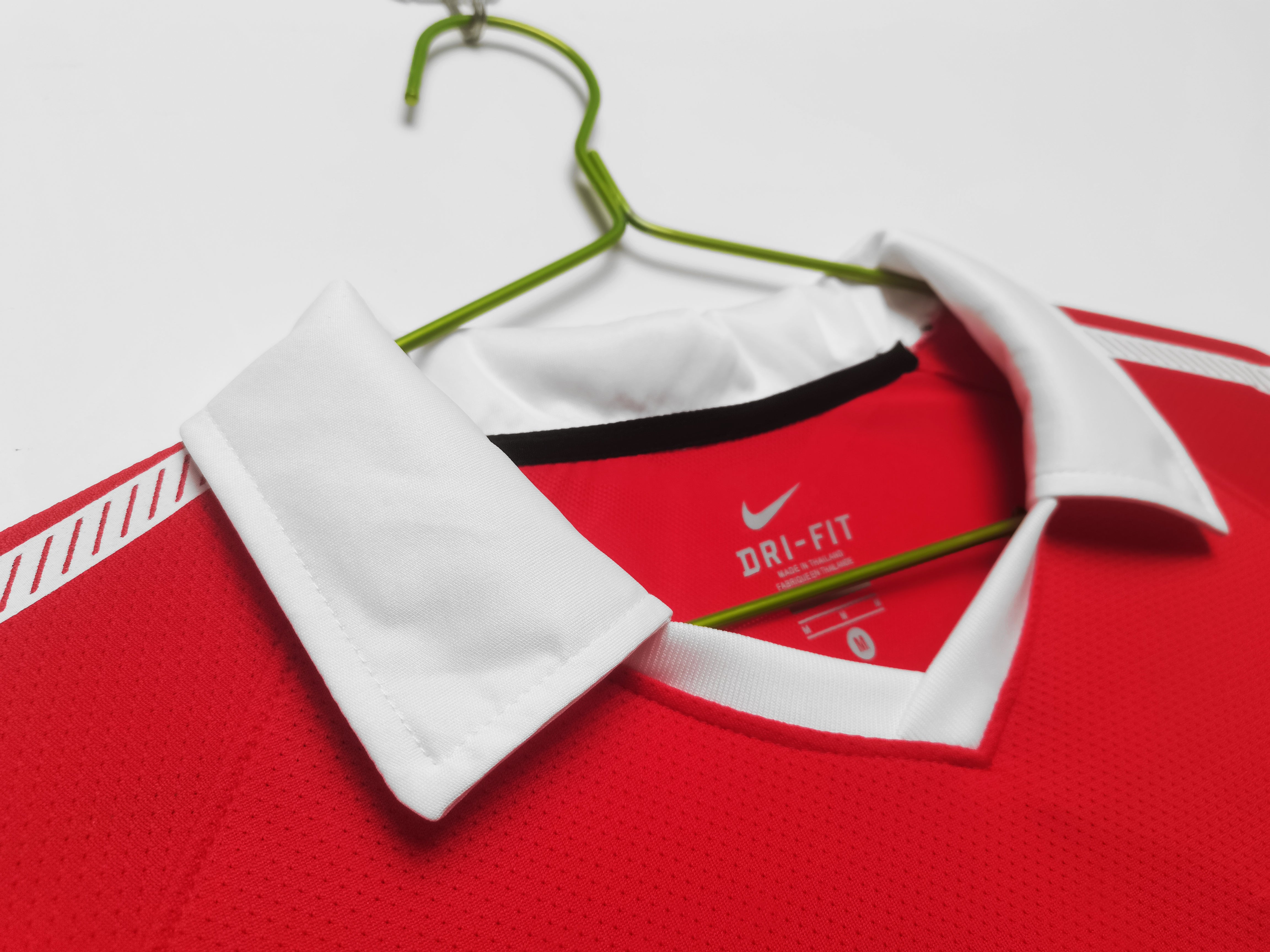 Manchester United 2010-11 Home Vintage Jersey - Image 3