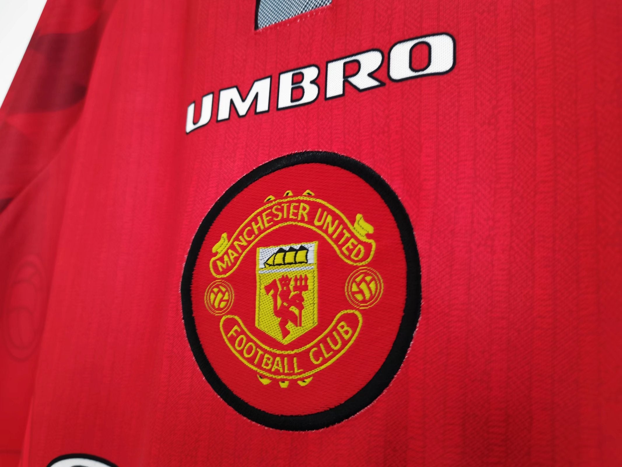 Manchester United 1996-97 Home Vintage Jersey - Image 5