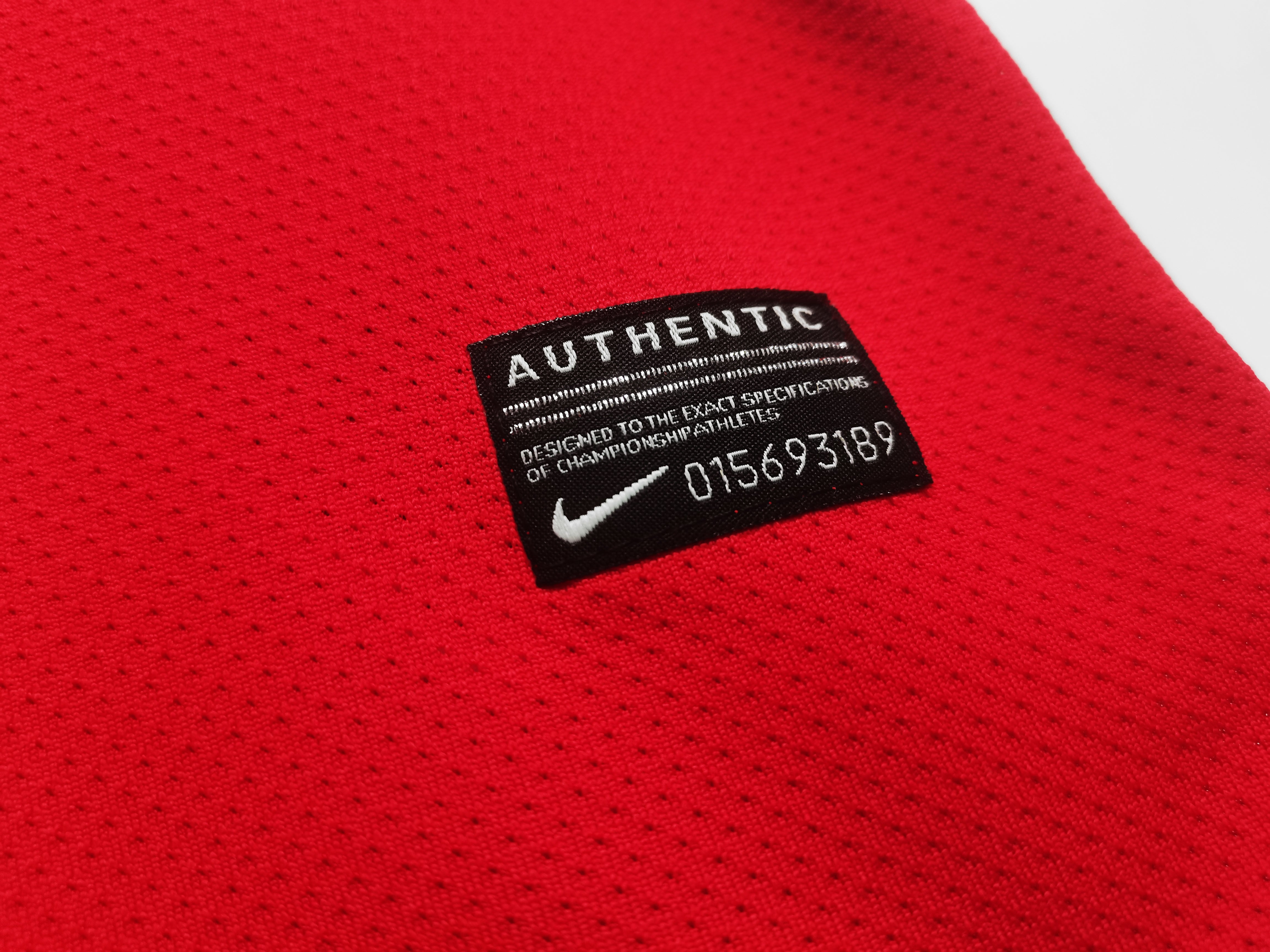 Manchester United 2010-11 Home Vintage Jersey - Image 5