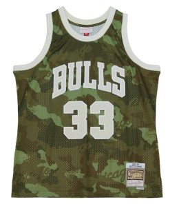 Alternative view of Scottie Pippen Chicago Bulls Hardwood Classics 1997/98 Ghost Green Swingman Jersey - Camo