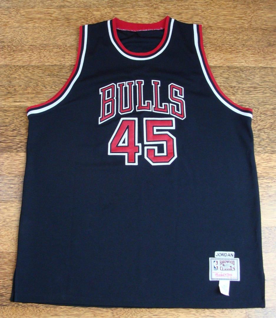 Men's Chicago Bulls Michael Jordan M & N Classics Jersey - Black - Image 3