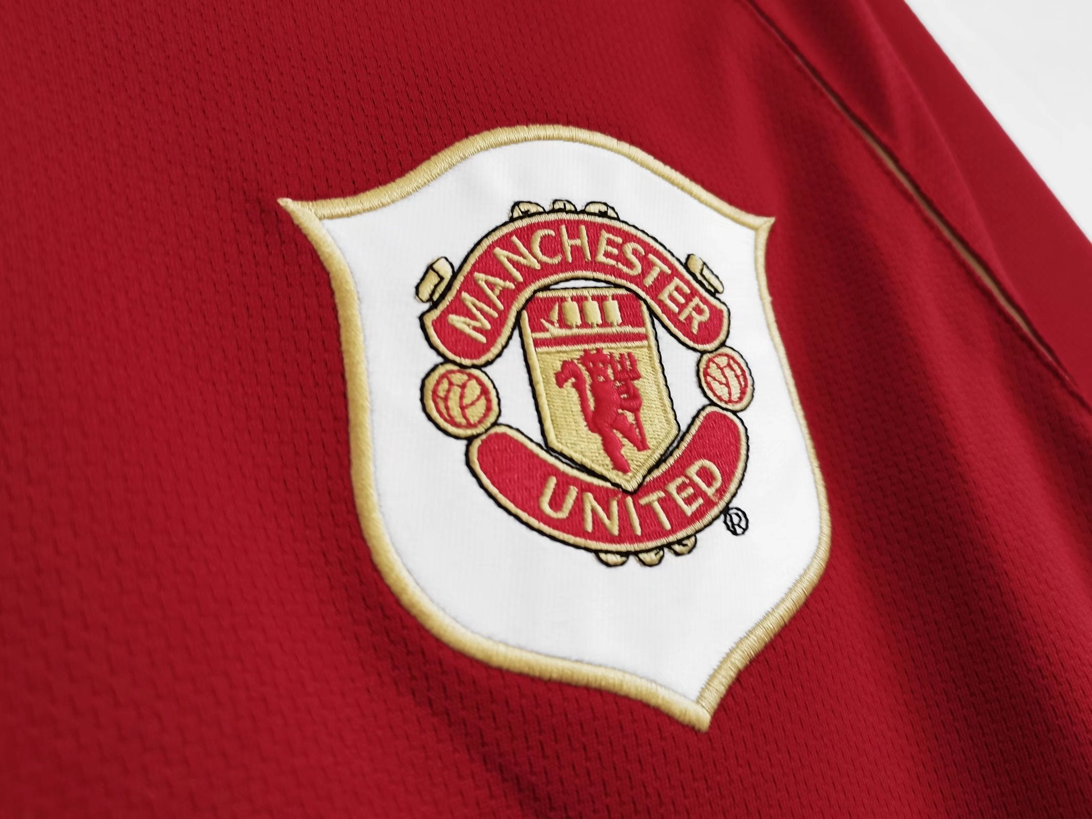 Manchester United Long Sleeve 2006-07 Home Vintage Jersey - Image 4