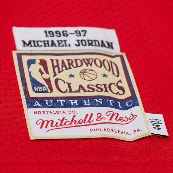 Michael Jordan Chicago Bulls 1996/97 Throwback Authentic Jersey - Red - Image 7