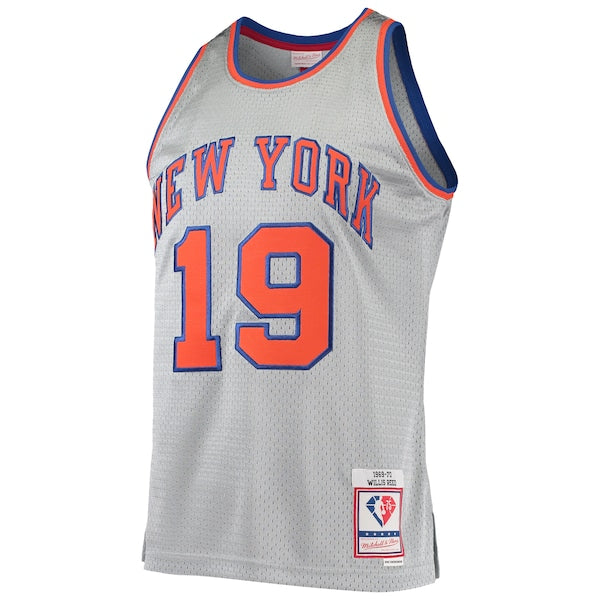 Willis Reed New York Knicks 75th Anniversary 1969/70 Hardwood Classics Swingman Jersey - Silver - Image 2