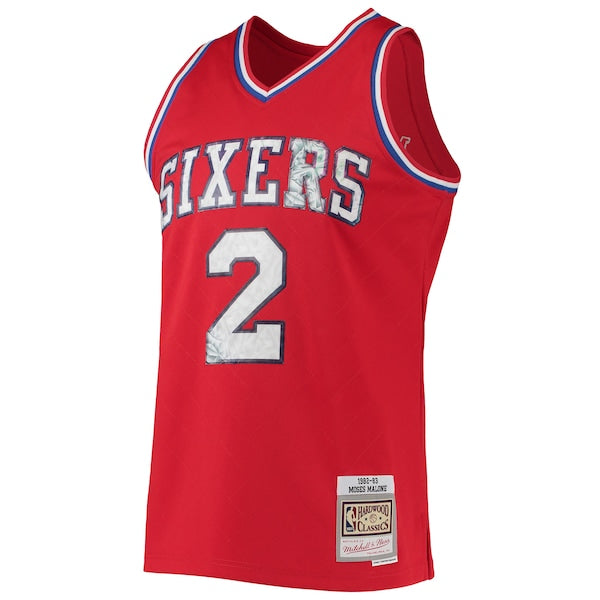 Moses Malone Philadelphia 76ers 1982/83 Hardwood Classics NBA 75th Anniversary Diamond Swingman Jersey - Red - Image 2